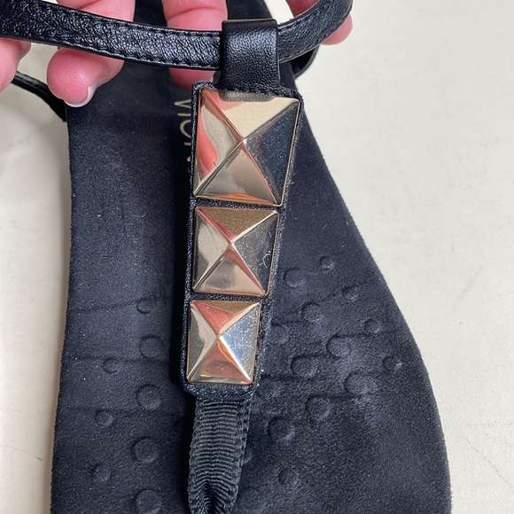 Vionic Black Leather Upper Gold Accent Ankle Strap Thong Sandals Size 7 - Picture 3 of 10